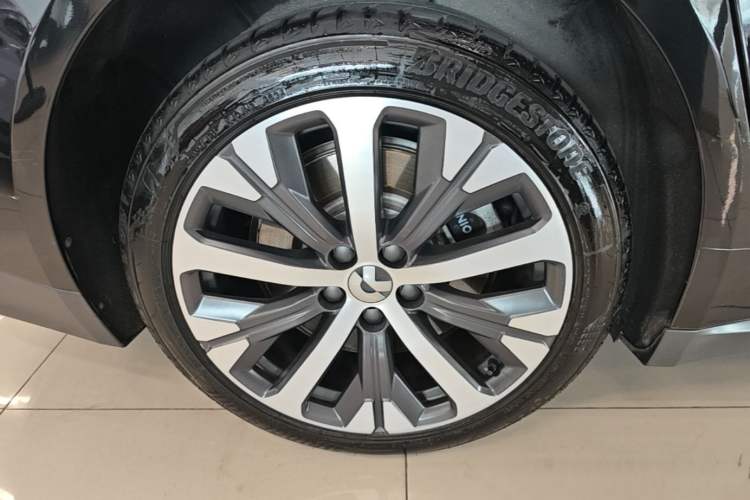 Used Nio ET7 2022 100kWh First Edition Right Rear Wheel Hub