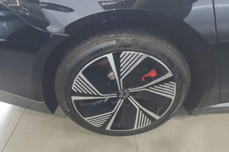 Used Nio ET7 2022 75 kWh Right Rear Wheel Hub