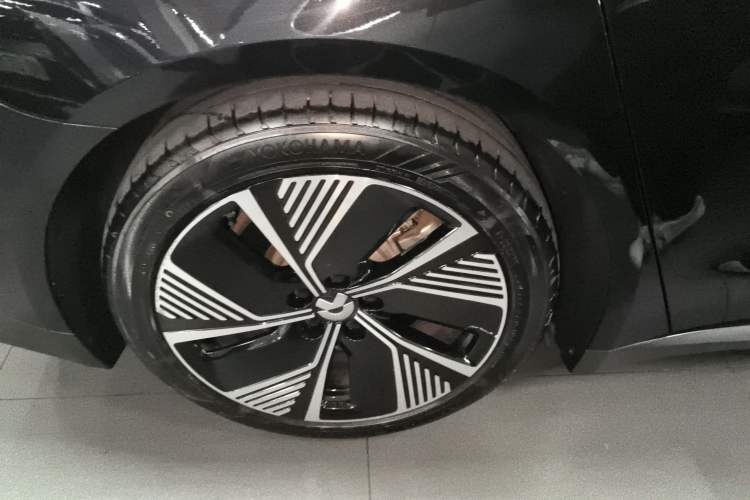 Used Nio ET7 2022 100kWh First Edition Right Rear Wheel Hub