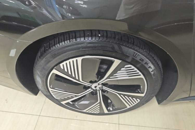 Used Nio ET7 2022 100 kWh Right Rear Wheel Hub