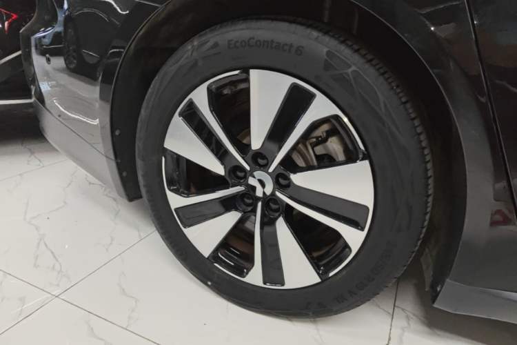 Used Nio ET7 2022 75 kWh Right Rear Wheel Hub