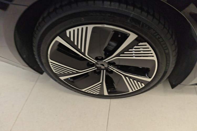 Used Nio ET7 2022 100 kWh Right Rear Wheel Hub