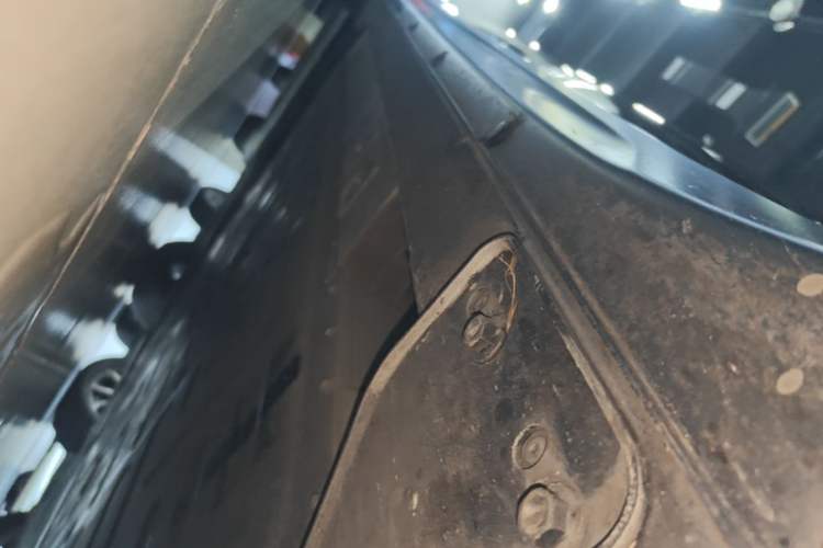 Used Nio ET7 2022 75 kWh Right Side Sill