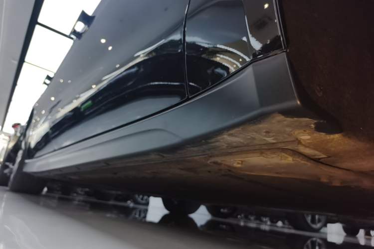Used Nio ET7 2022 100kWh First Edition Right Side Sill