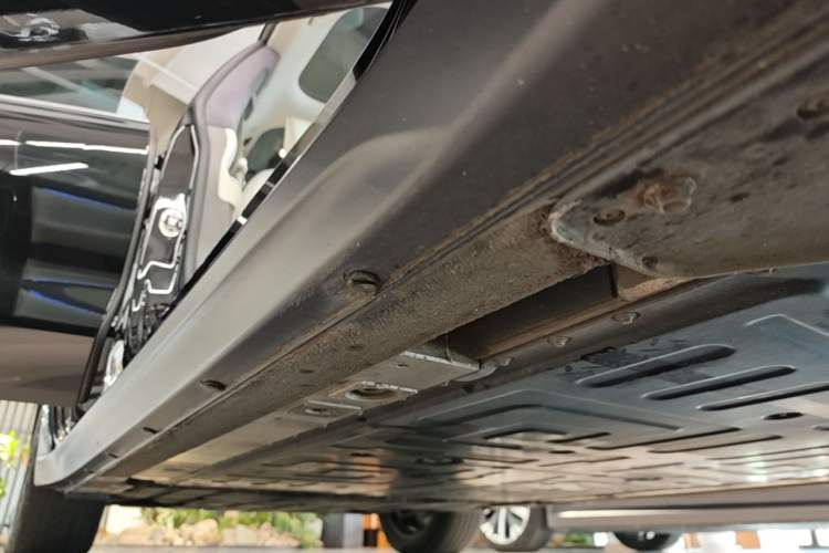 Used Nio ET7 2022 75 kWh Right Side Sill