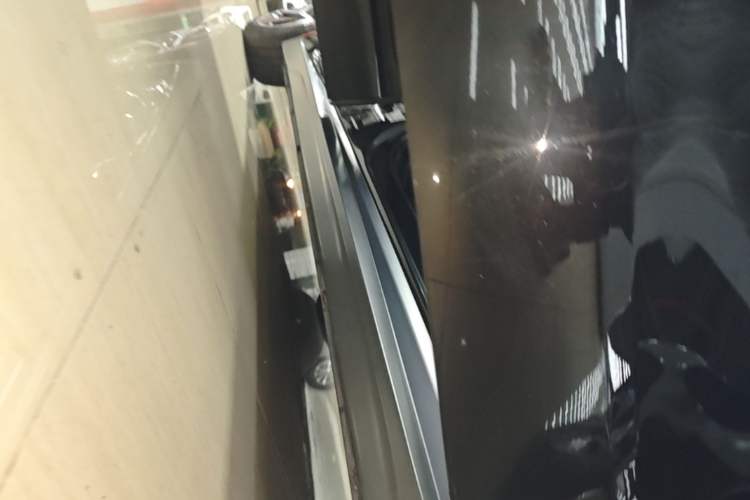 Used Nio ET7 2022 100 kWh Right Side Sill