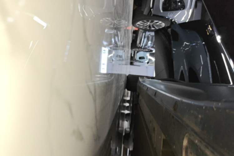 Used Nio ET7 2022 75 kWh Right Side Sill
