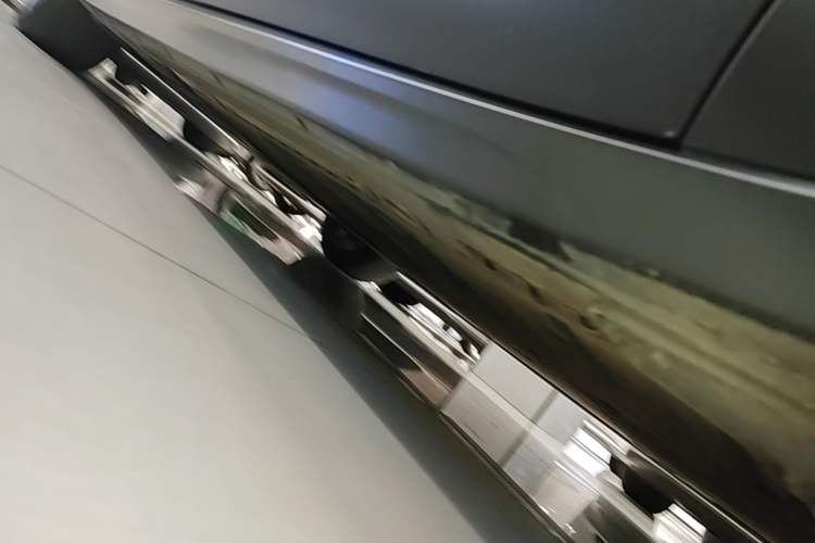Used Nio ET7 2022 75 kWh Right Side Sill