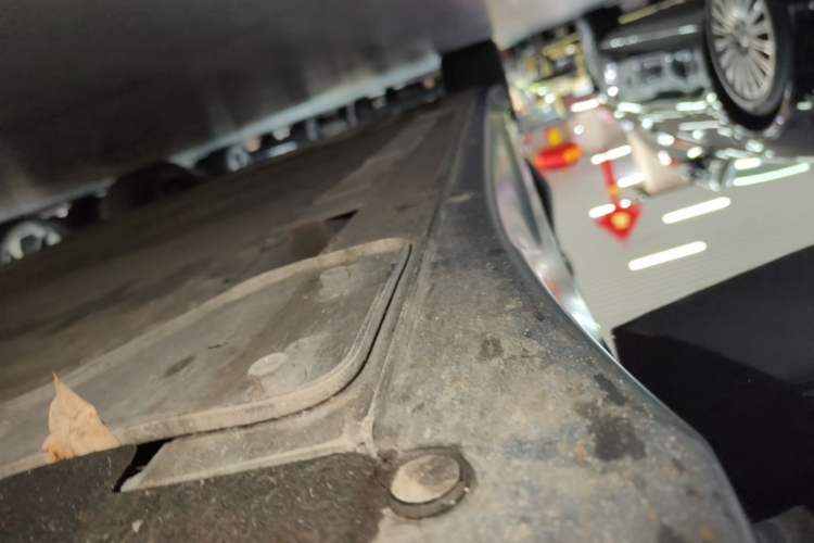 Used Nio ET7 2022 75 kWh Right Side Sill