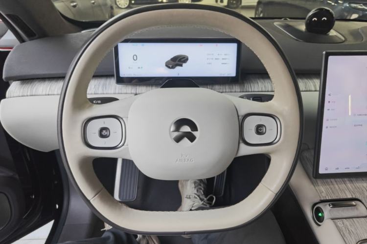 Used Nio ET7 2022 75 kWh Steering Wheel