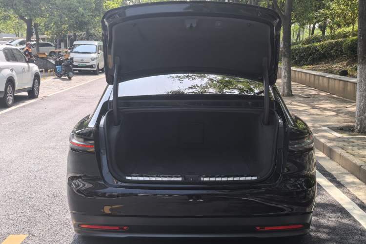 Used Nio ET7 2022 100 kWh Trunk