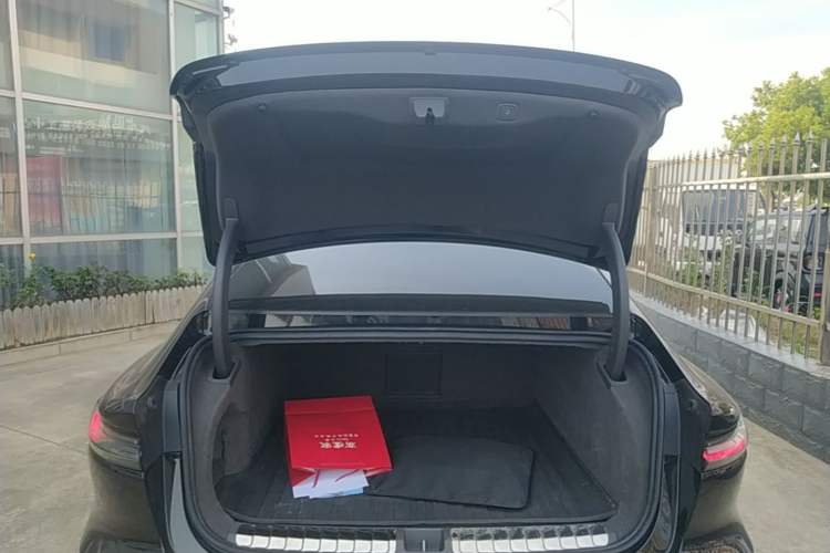 Used Nio ET7 2022 75 kWh Trunk