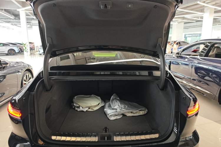 Used Nio ET7 2022 75 kWh Trunk