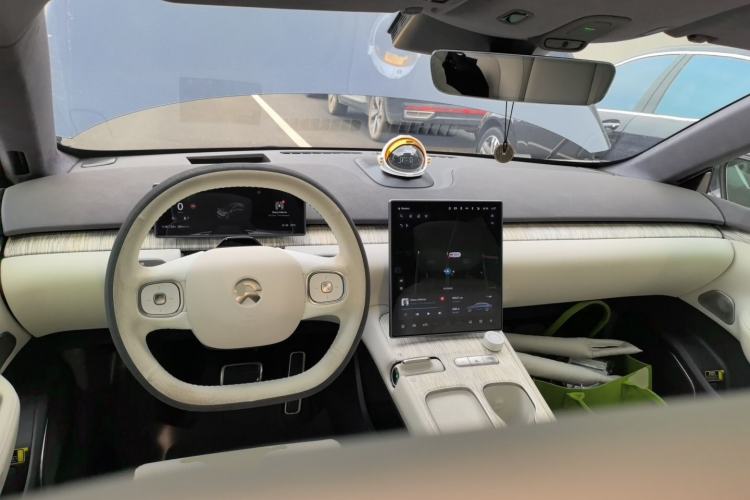 Used Nio ET7 2022 75 kWh Center Console