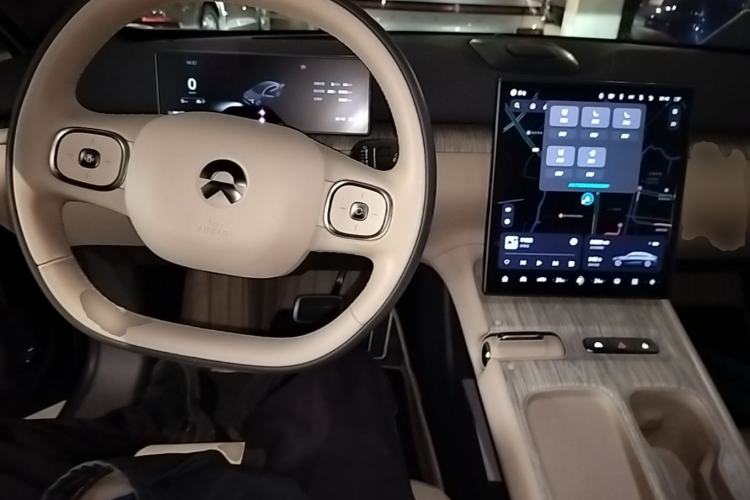 Used Nio ET7 2022 75 kWh Center Console