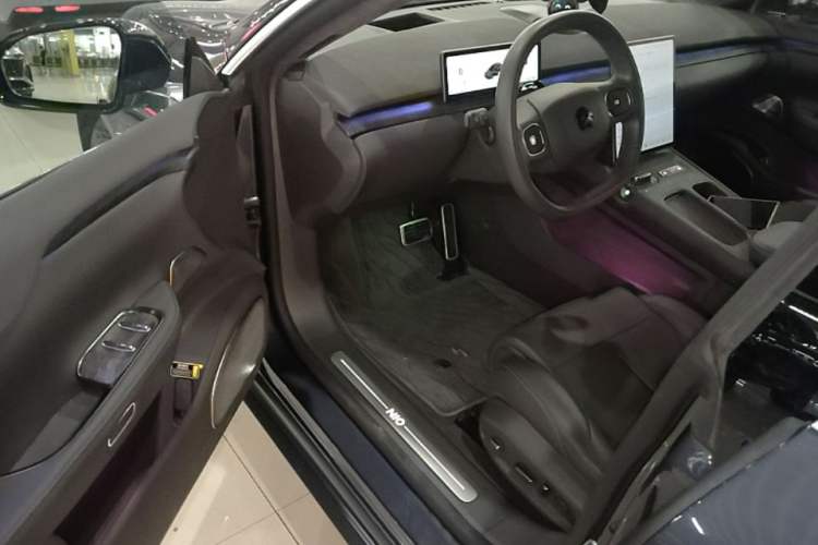 Used Nio ET7 2022 75 kWh Driver Seat