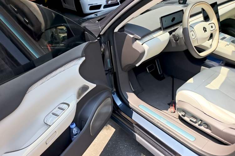 Used Nio ET7 2022 75 kWh Driver Seat