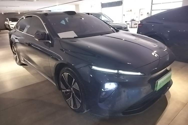 Used Nio ET7 2022 75 kWh Front Right 45 Deg