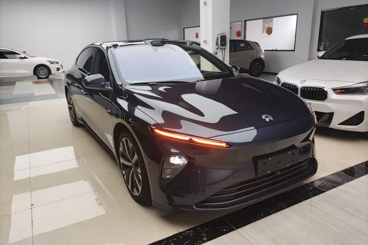 Used Nio ET7 2022 75 kWh Front Right 45 Deg
