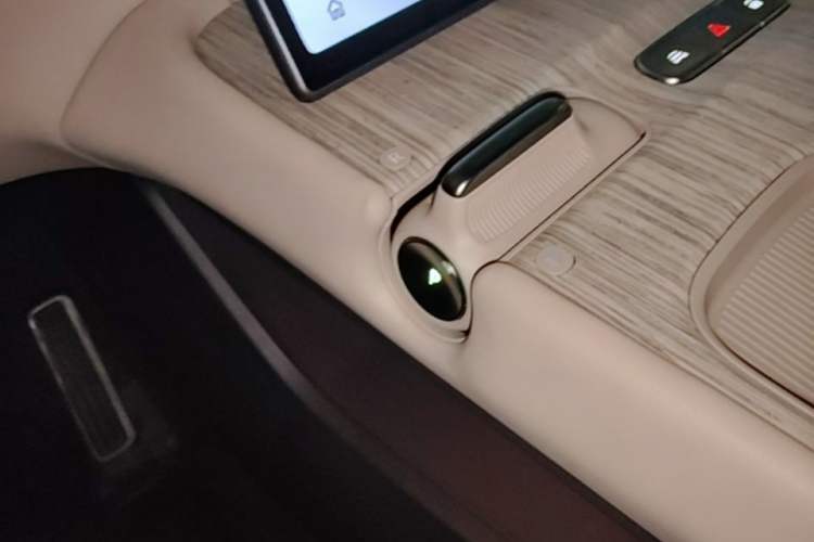 Used Nio ET7 2022 75 kWh Gear Lever