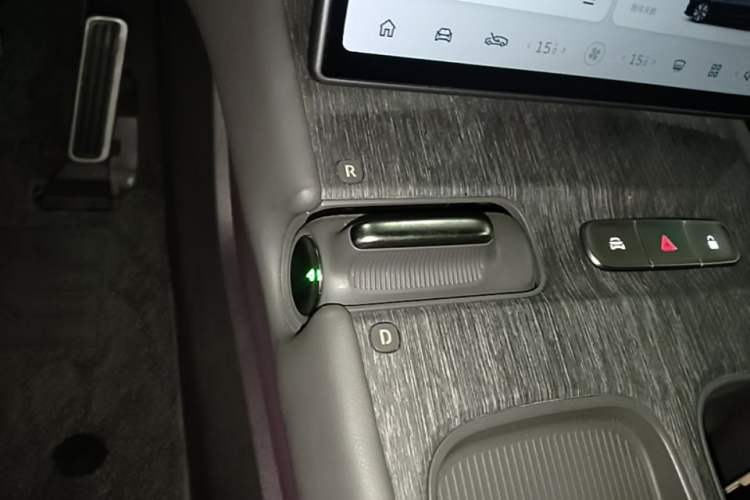 Used Nio ET7 2022 75 kWh Gear Lever
