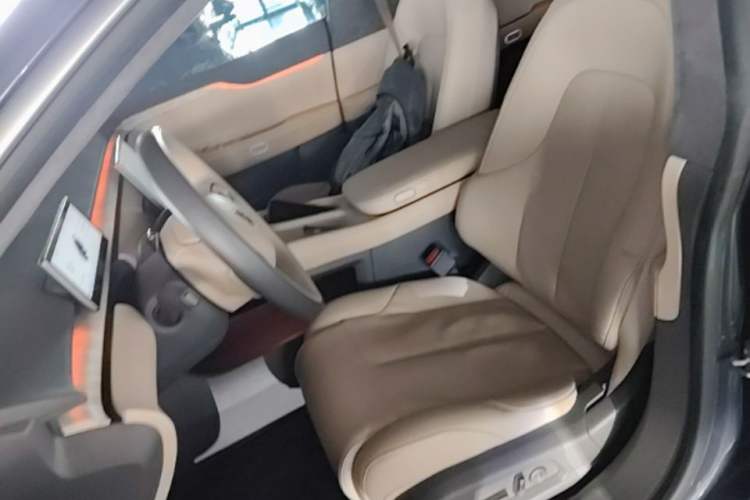 Used Nio ET7 2022 75 kWh Left Front Seat