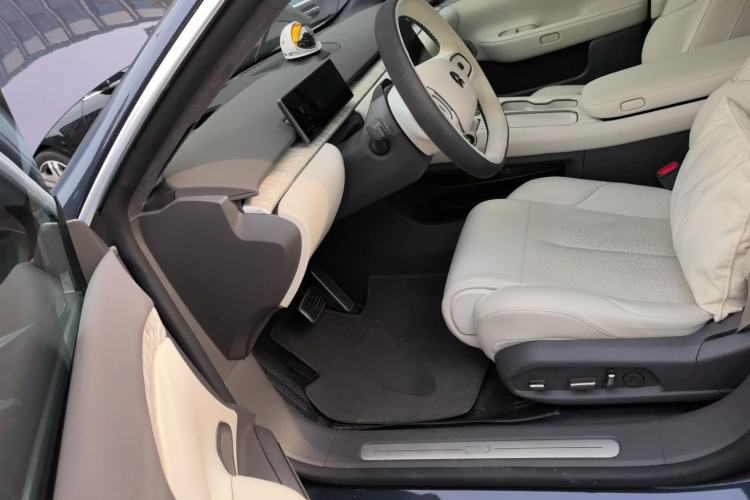 Used Nio ET7 2022 75 kWh Left Front Seat