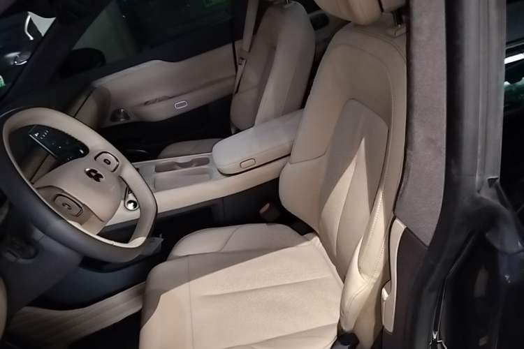 Used Nio ET7 2022 75 kWh Left Front Seat