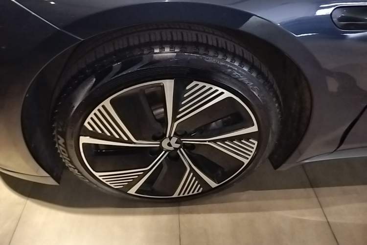 Used Nio ET7 2022 75 kWh Left Front Wheel Hub