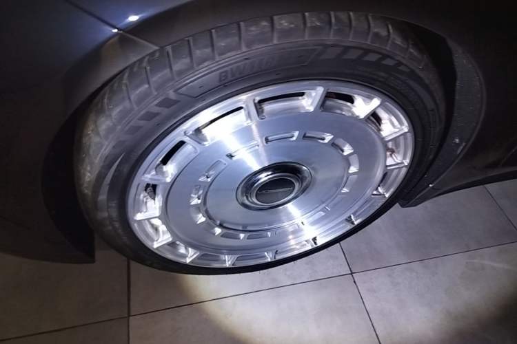 Used Nio ET7 2022 100kWh First Edition Left Front Wheel Hub