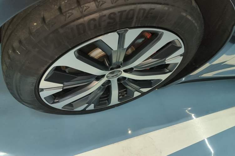 Used Nio ET7 2022 100 kWh Left Front Wheel Hub
