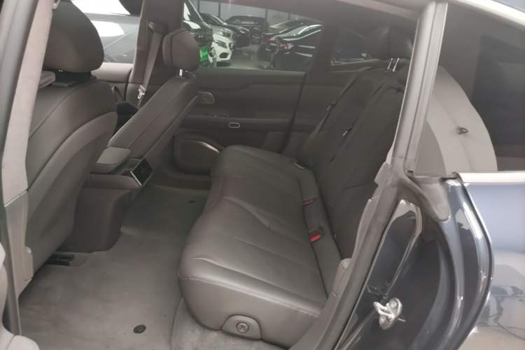 Used Nio ET7 2022 75 kWh Left Rear Seat