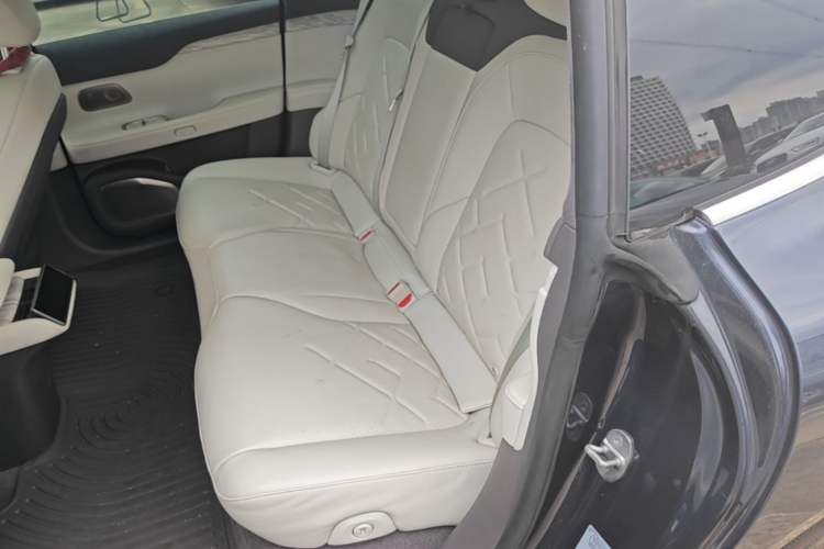 Used Nio ET7 2022 100kWh First Edition Left Rear Seat