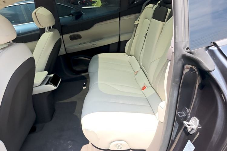 Used Nio ET7 2022 75 kWh Left Rear Seat