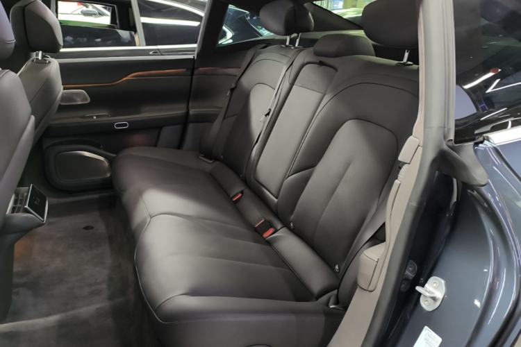 Used Nio ET7 2022 75 kWh Left Rear Seat