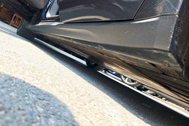 Used Nio ET7 2022 75 kWh Left Side Sill