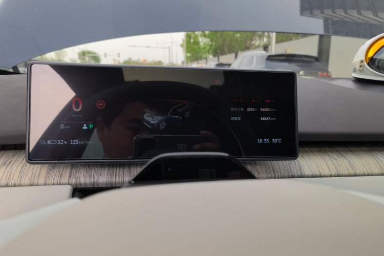 Used Nio ET7 2022 75 kWh Odometer Close Up