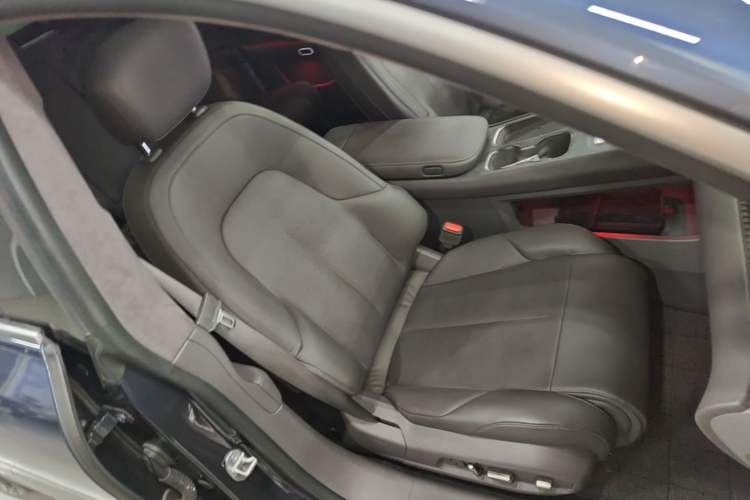 Used Nio ET7 2022 75 kWh Right Front Seat