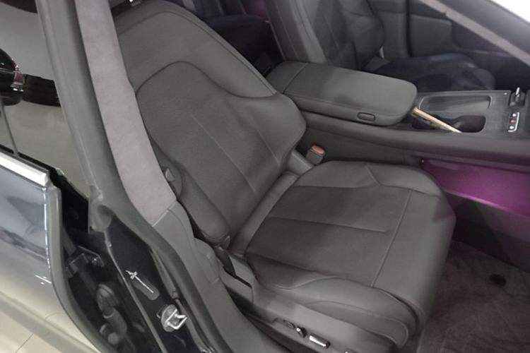 Used Nio ET7 2022 75 kWh Right Front Seat