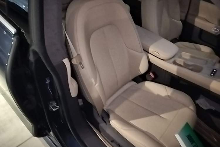 Used Nio ET7 2022 75 kWh Right Front Seat