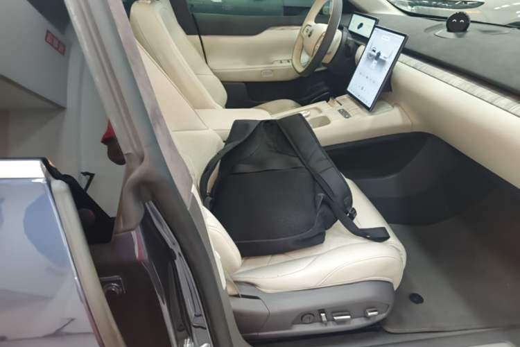 Used Nio ET7 2022 100 kWh Right Front Seat
