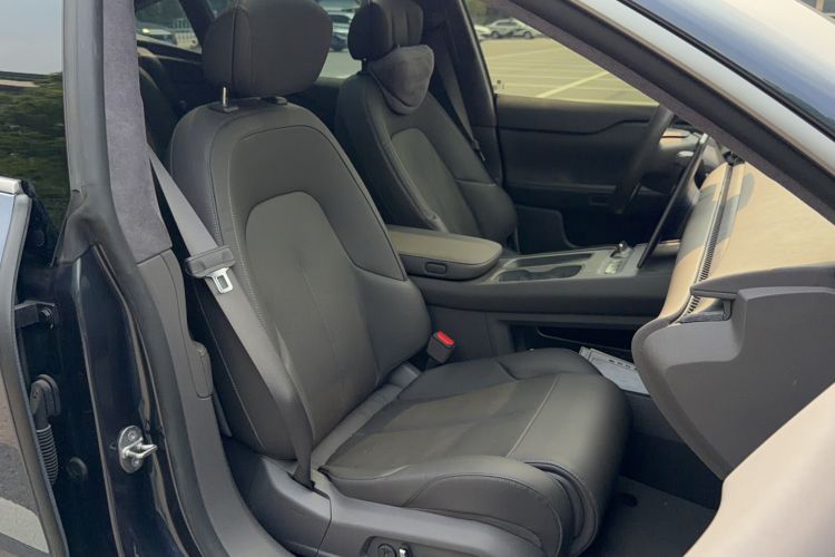 Used Nio ET7 2022 75 kWh Right Front Seat