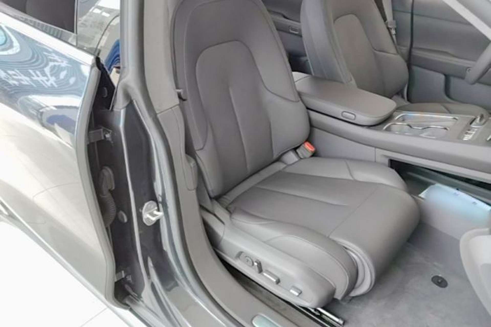 Used Nio ET7 2022 75 kWh Right Front Seat