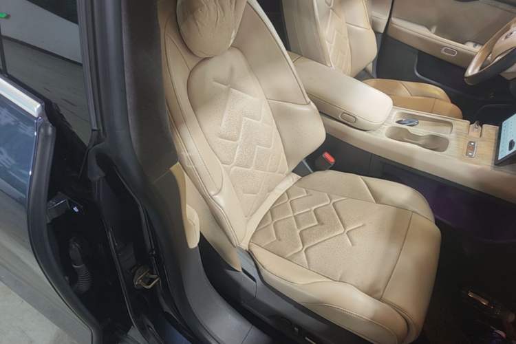 Used Nio ET7 2022 75 kWh Right Front Seat