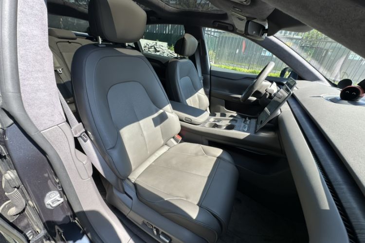 Used Nio ET7 2022 75 kWh Right Front Seat
