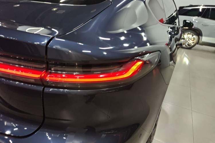 Used Nio ET7 2022 75 kWh Right Rear Taillight