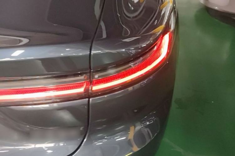 Used Nio ET7 2022 75 kWh Right Rear Taillight