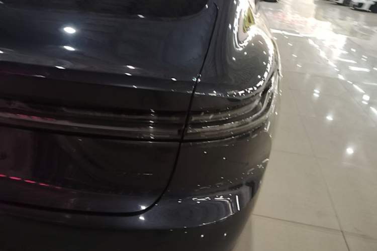 Used Nio ET7 2022 75 kWh Right Rear Taillight