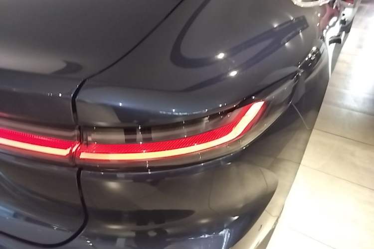 Used Nio ET7 2022 75 kWh Right Rear Taillight