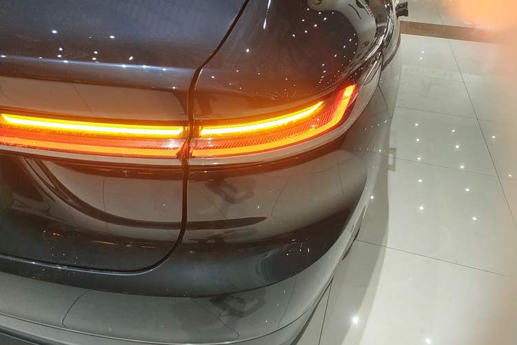 Used Nio ET7 2022 100kWh First Edition Right Rear Taillight